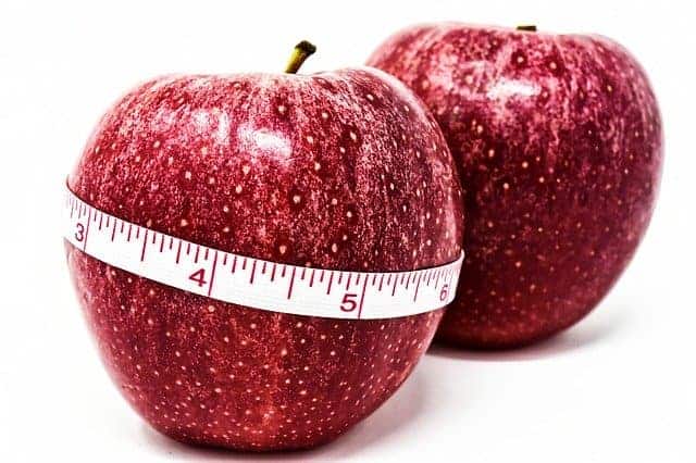 mela legata da un centimetro, controllo del peso